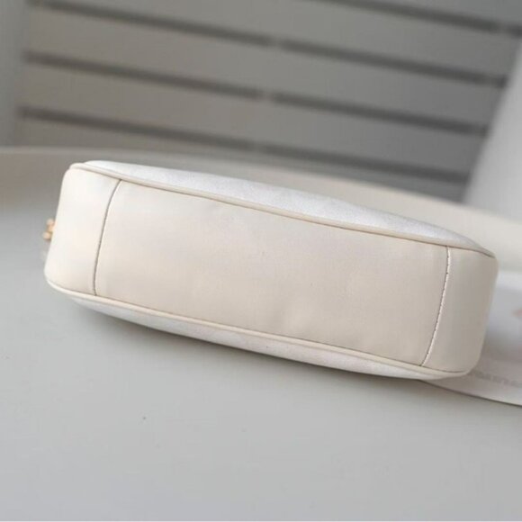 Coach Teri Shoulder Bag In Signature Canvas - Picture 5 of 6